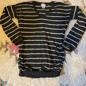 Motherhood Maternity Gray and White Striped V-Neck Sweater in Size Small